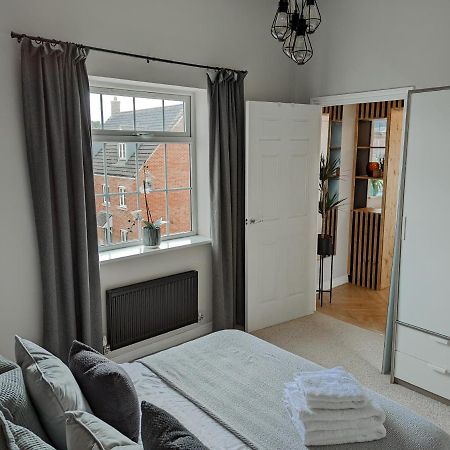 Spacious, Mid-Century 1 Bedroom Apartment Quedgeley Exteriör bild