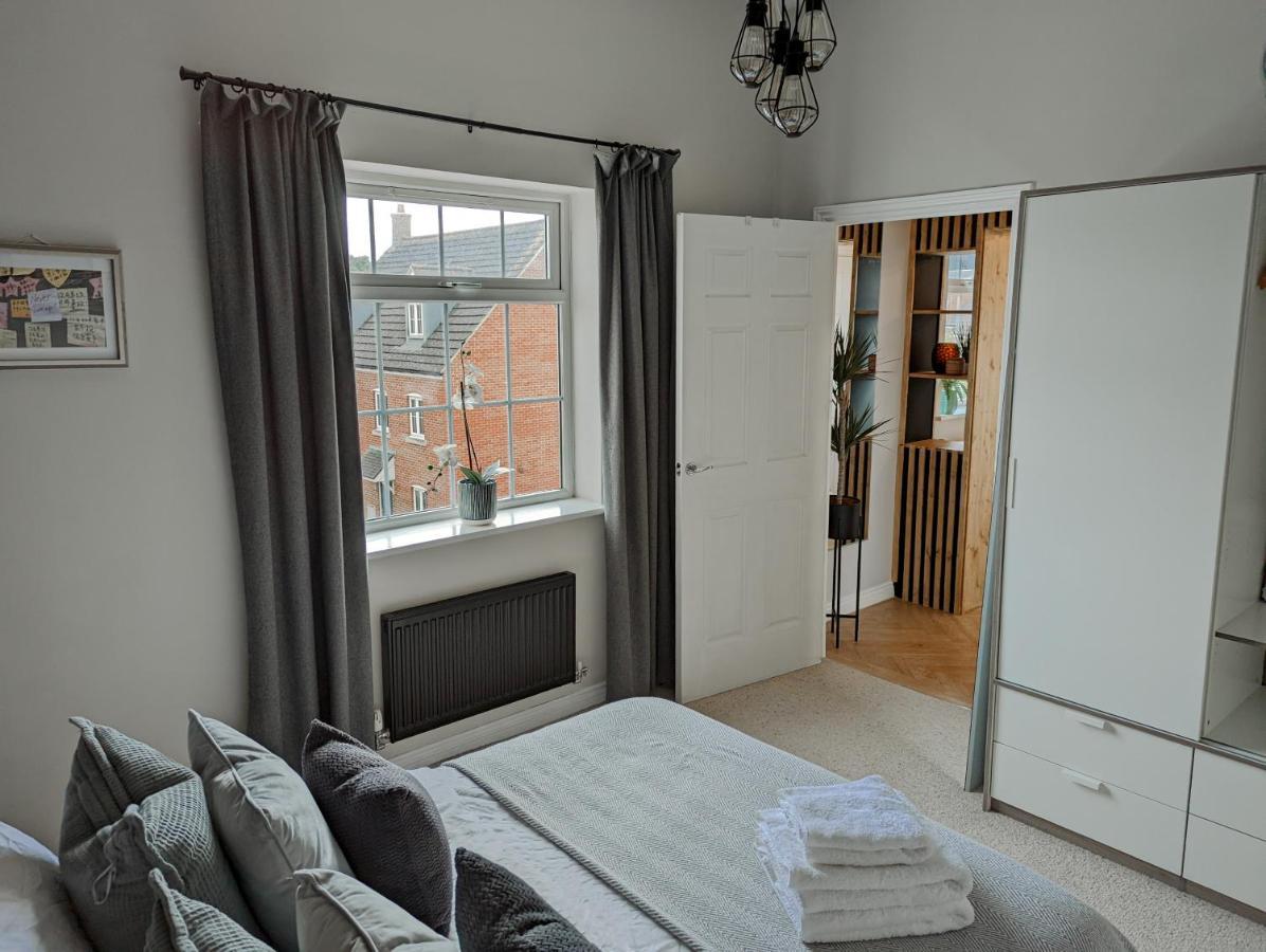 Spacious, Mid-Century 1 Bedroom Apartment Quedgeley Exteriör bild