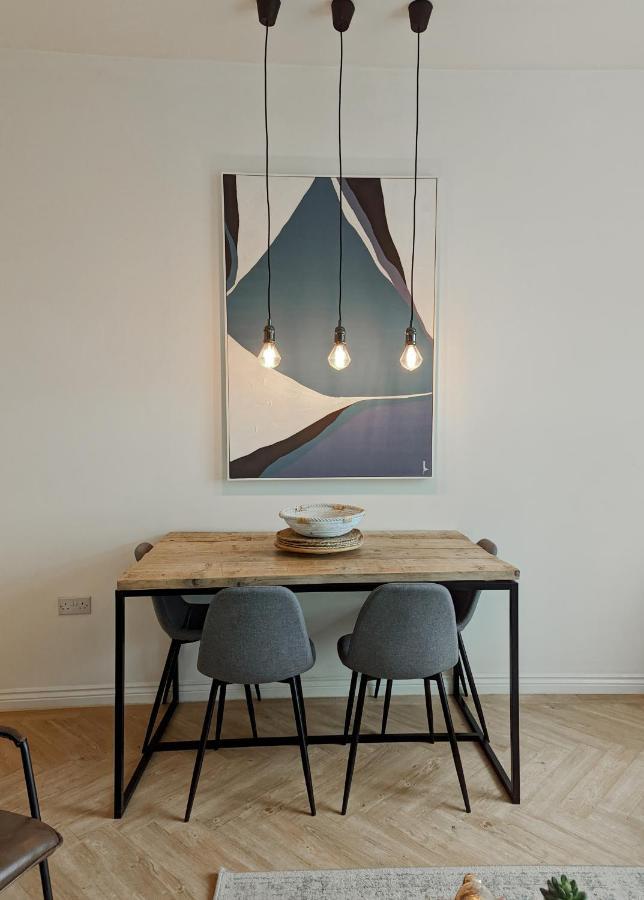 Spacious, Mid-Century 1 Bedroom Apartment Quedgeley Exteriör bild
