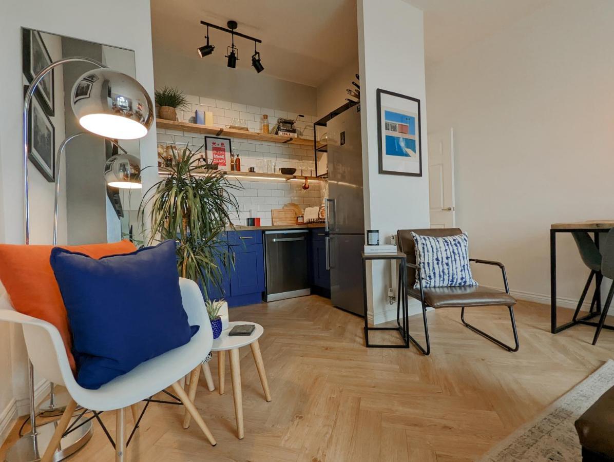 Spacious, Mid-Century 1 Bedroom Apartment Quedgeley Exteriör bild