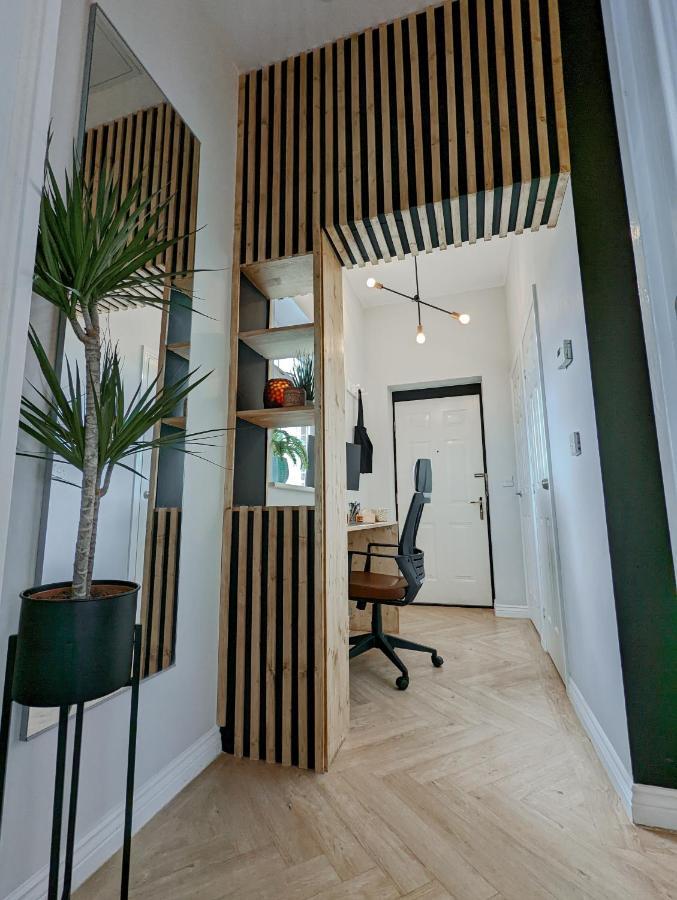 Spacious, Mid-Century 1 Bedroom Apartment Quedgeley Exteriör bild